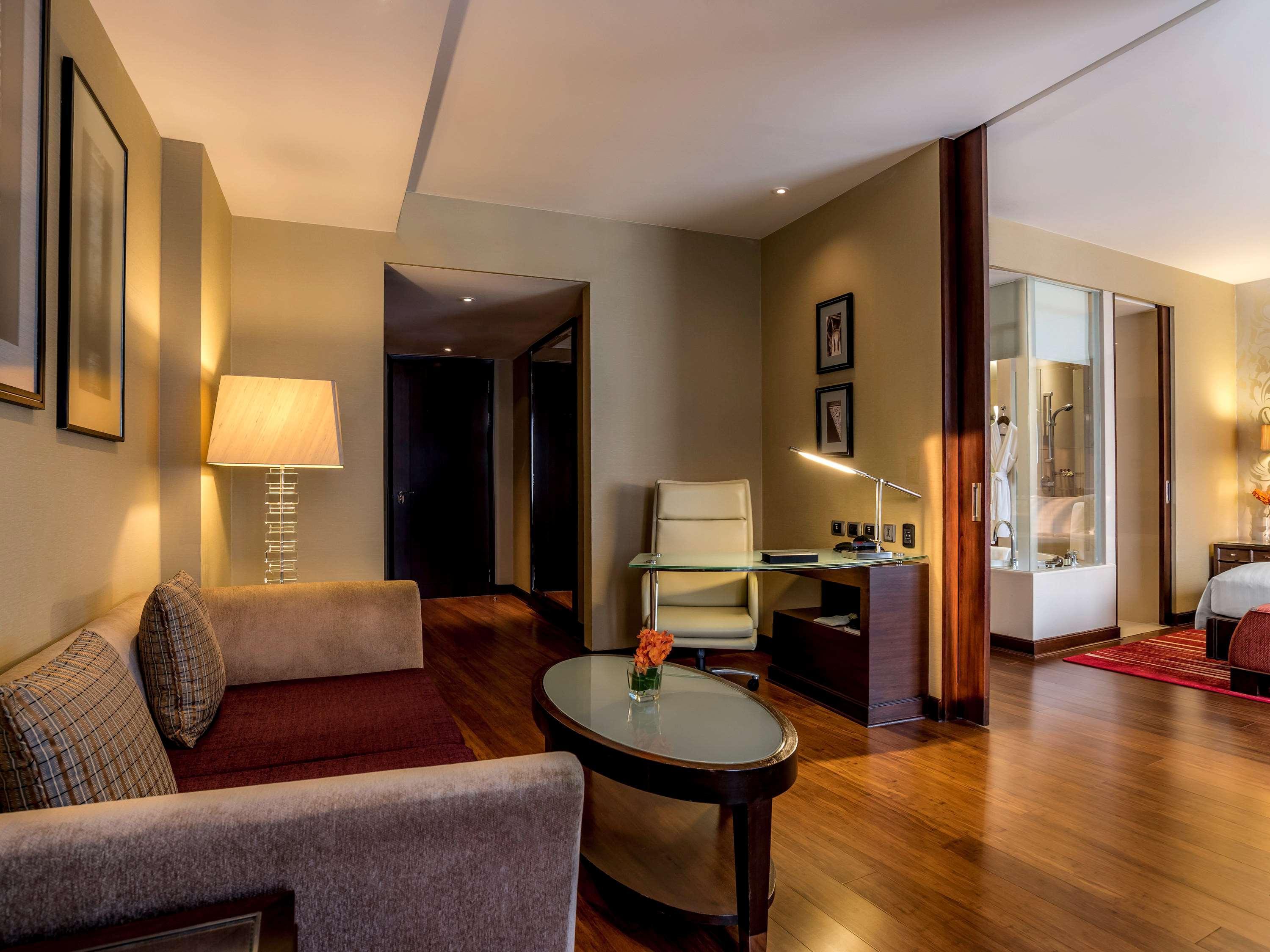 Hilton Bangkok Grande Asoke Banguecoque Exterior foto